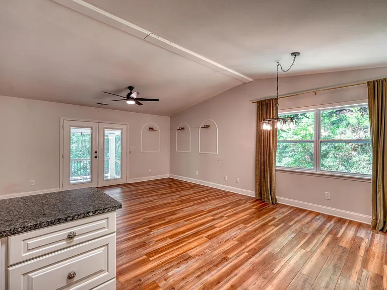 45 Mountain Stream Rd — Photo 3