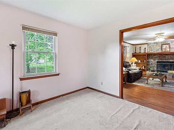 5th image of 15120 Briarwood Dr