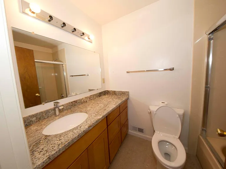 Hallway Full Bath