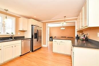 3rd image of 669 Randolph Ave