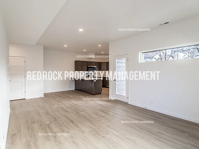 1118 N Davis Ln — Photo 7