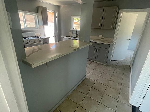 Entrance to the kitchen
