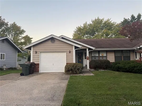 313 Della Dr, Saint Peters, MO 63376