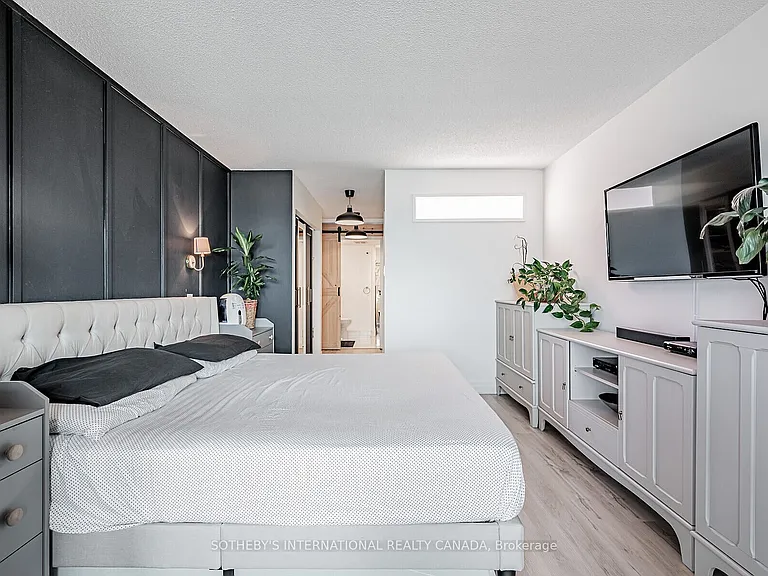 10 Yonge St #1012 — Photo 13