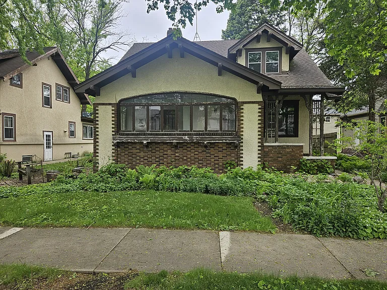 416 Hassan St SE — Photo 1