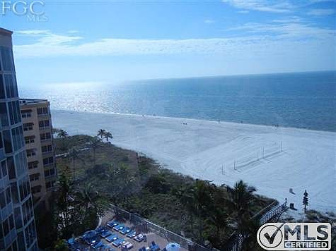 GREAT BEACH AND SUNSET VIEWS.