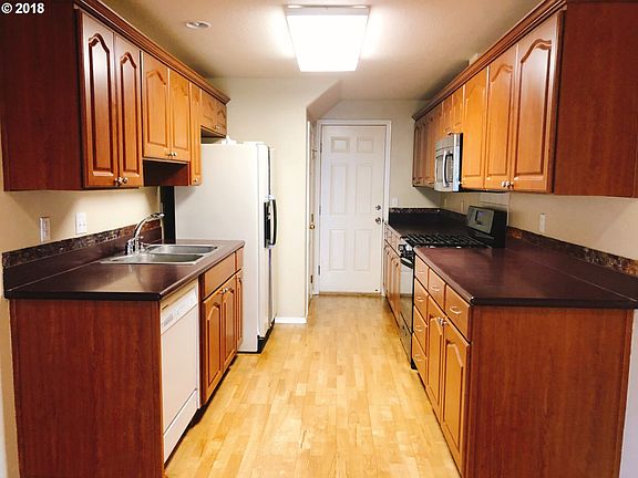 4th image of 9016 NE Benton Dr