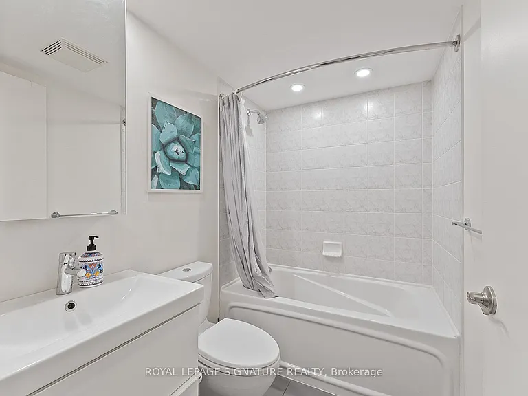 323 Richmond St E #412 — Photo 24