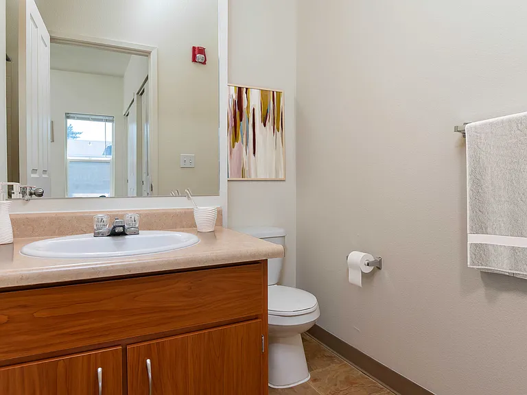 Center Pointe | Bathroom
