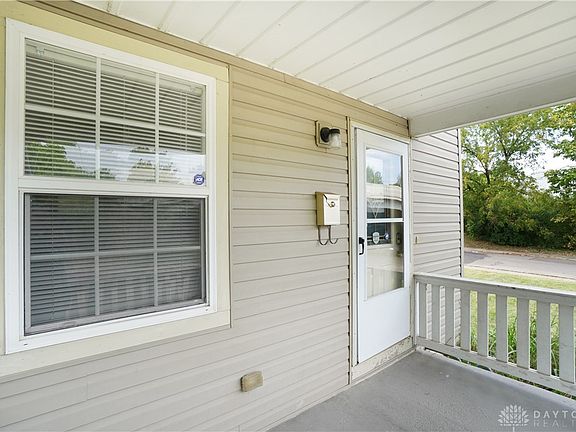 4th image of 105 Oaklawn Ave