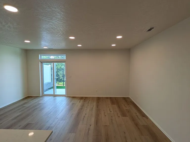 6340 W 36th Pl — Photo 3