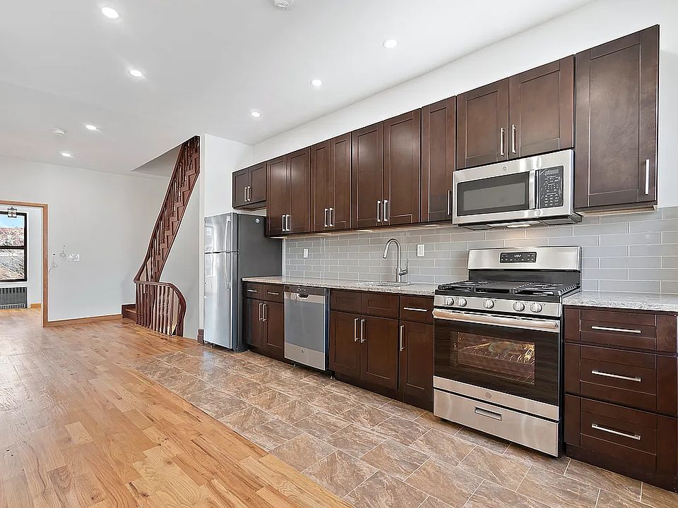 1st image of 247 Putnam Ave #2