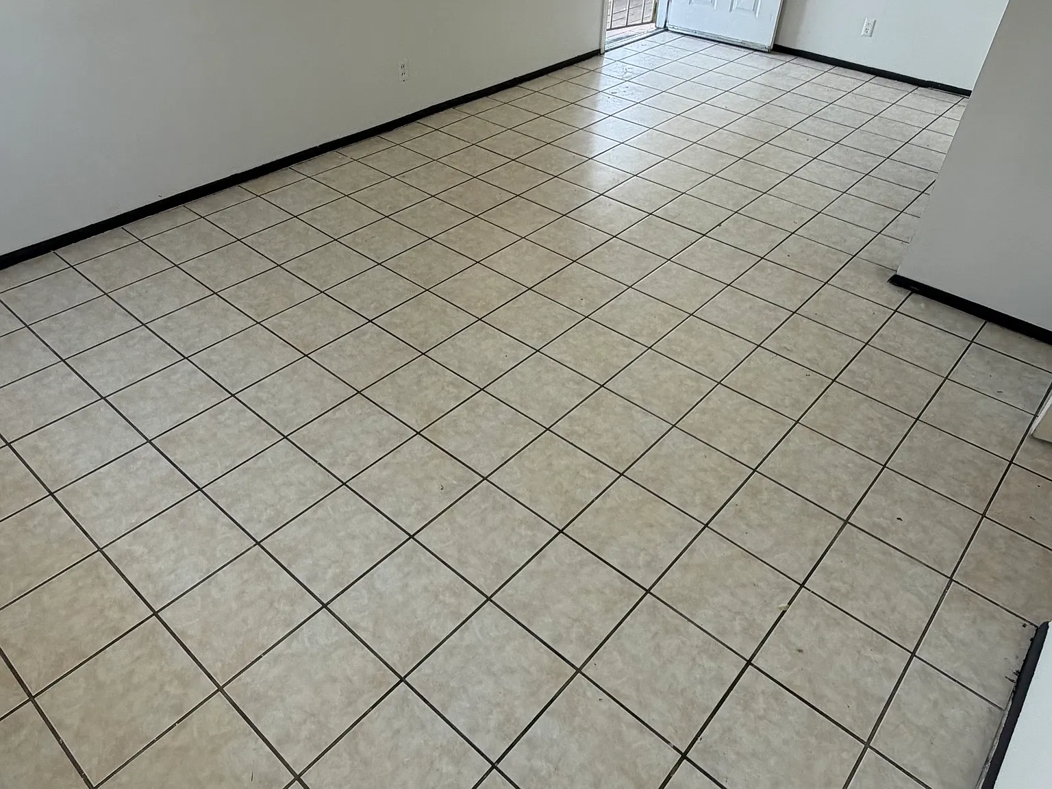2 bed, 918 sqft, $1,200 — Photo 3