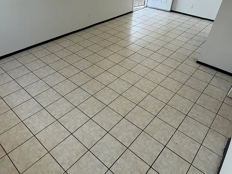 536 North Cir #4 — Photo 3