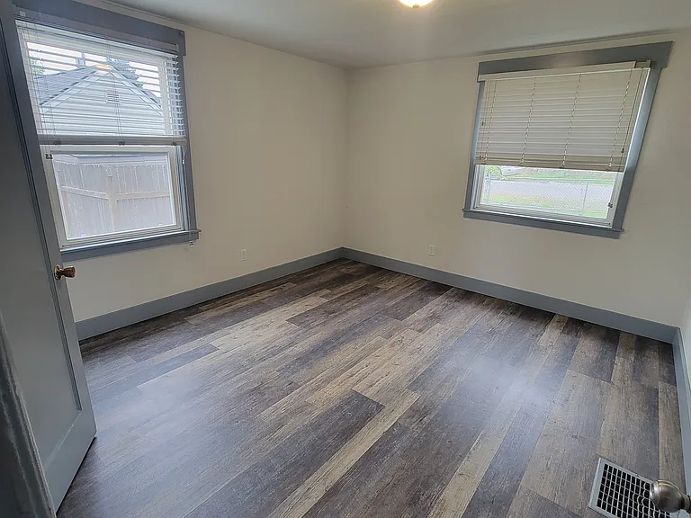 1212 Evans Ave W — Photo 14