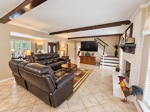 5th image of 548 River Plantation Dr