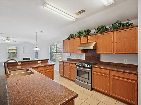 5th image of 201 Lakefield Dr
