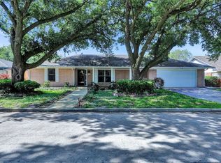 1001 Lindenwood Dr, Baytown, TX 77520