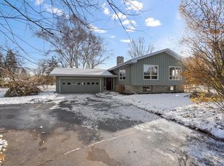 W395N5868 Almar Dr, Oconomowoc, WI 53066
