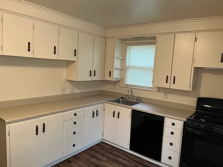 51 Middlesex Rd — Photo 10