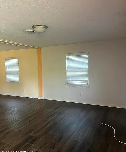 610 SW Nightingale St — Photo 2
