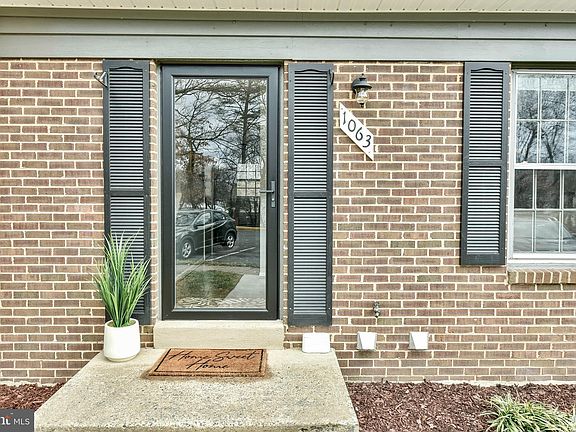 3rd image of 1063 Temple Ct #139