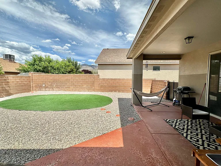 1077 El Nido Dr — Photo 2