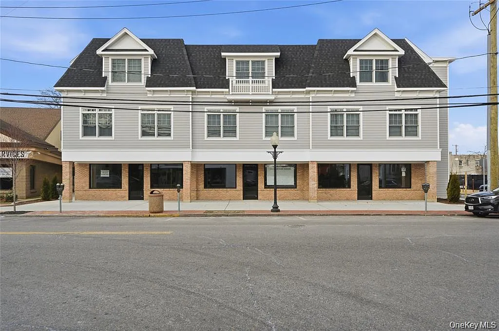 1 bed, 1.0 bath, 734 sqft, $3,300 — Photo 1