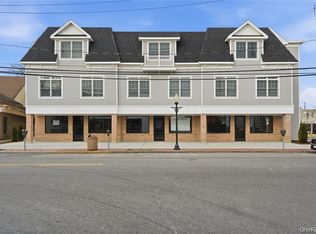 180 Deer Park Ave #302, Babylon, NY 11702