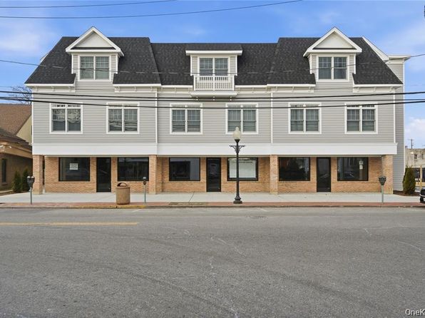 180 Deer Park Ave #306