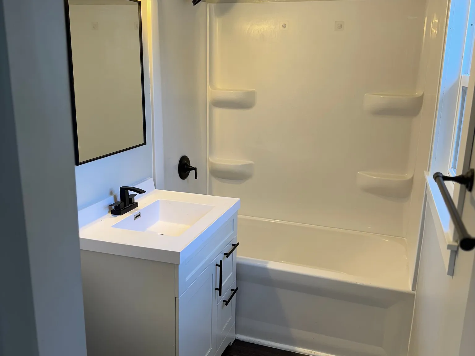 2 bed, 1.0 bath, 900 sqft, $1,400 — Photo 2