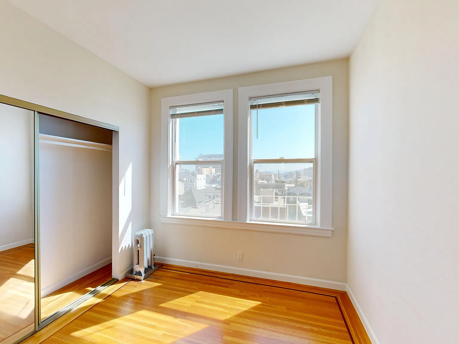 1547 Clay Street — Photo 2