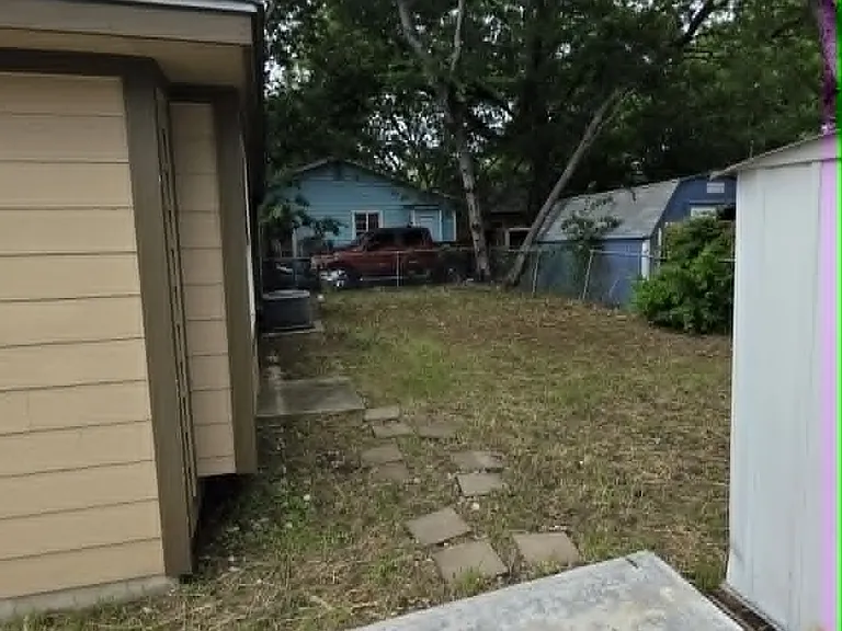 509 S Trinity St — Photo 2