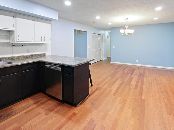 5th image of 501 W Mulberry St