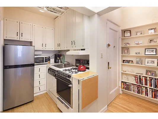 Sold by Aclawrence | media 9