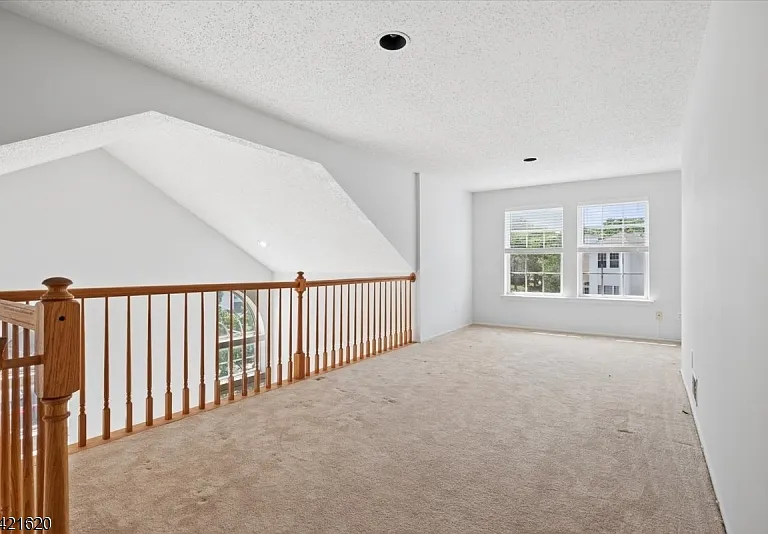82 Hancock Dr — Photo 25