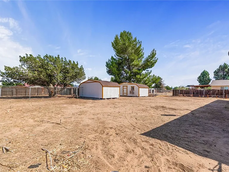 9925 Redwood Ave — Photo 17
