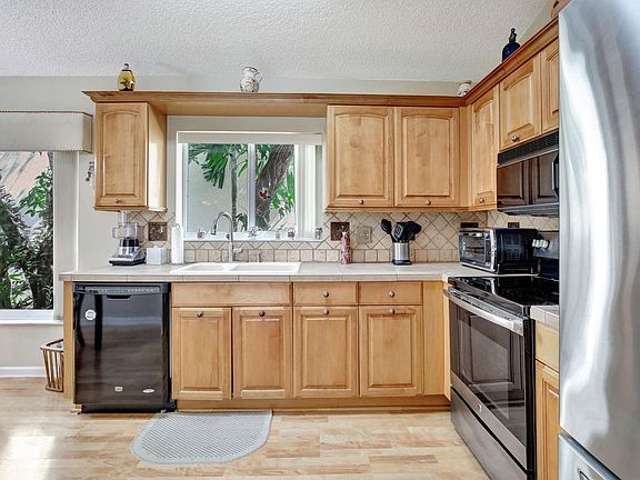 3rd image of 10361 NW 11th Street