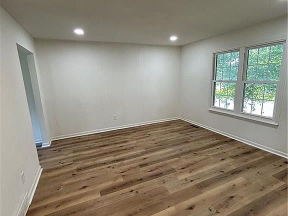 2nd image of 619 S 4th St