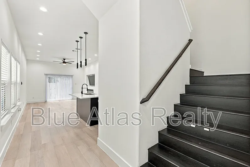 3 bed, 2.5 bath, 1512 sqft, $2,495 — Photo 3