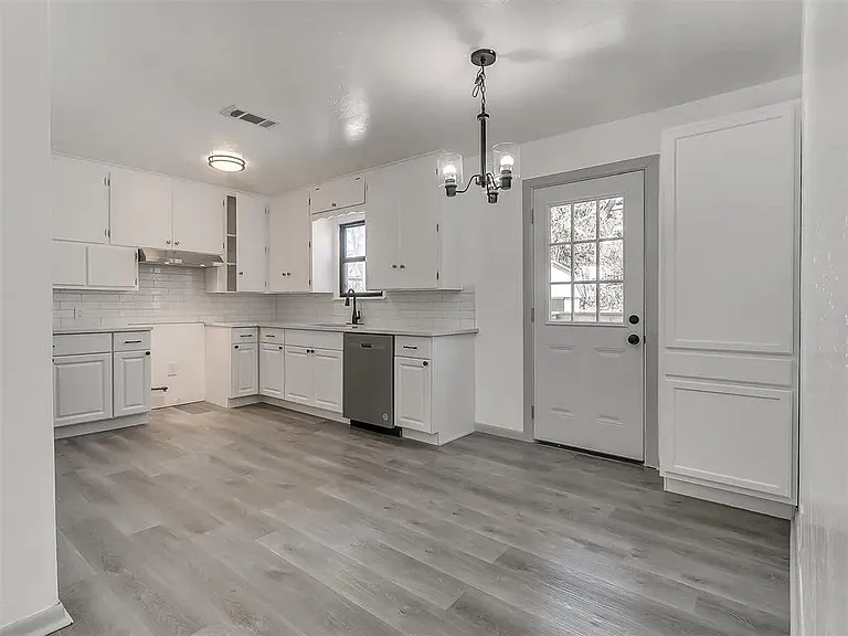 3345 NE 13th St — Photo 5