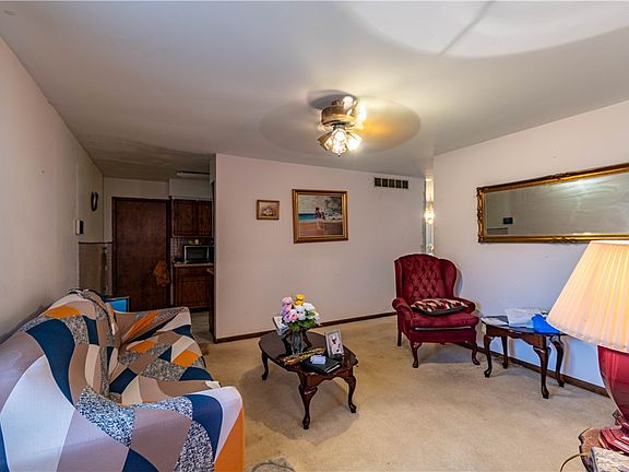 3rd image of 2099 Barding Ave