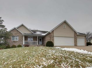 1325 Huntleigh Rd, Quincy, IL 62305