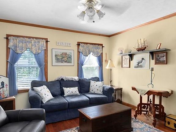 5th image of 37-39 Remington St #1
