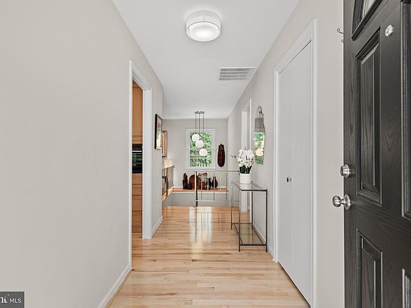 3rd image of 11612 Clipstone Ln