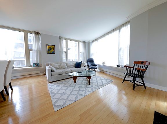 3rd image of 25 E Superior St APT 1705