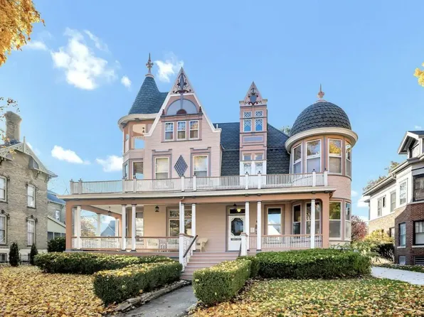 1520 College AVENUE, Racine, WI 53403