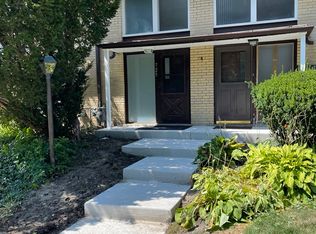725 Hibbard Rd, Wilmette, IL 60091