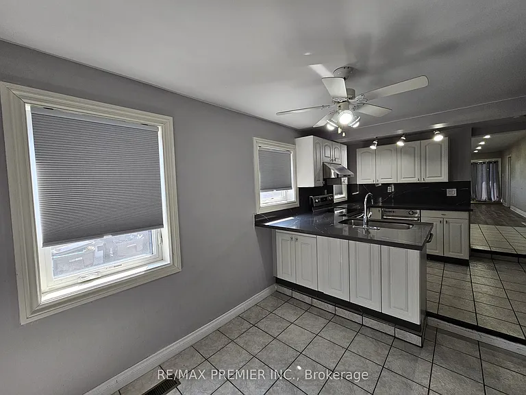 31 Compton Cres #MAIN 2ND — Photo 5