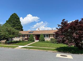 5 Wheatfield Dr, Wilmington, DE 19810